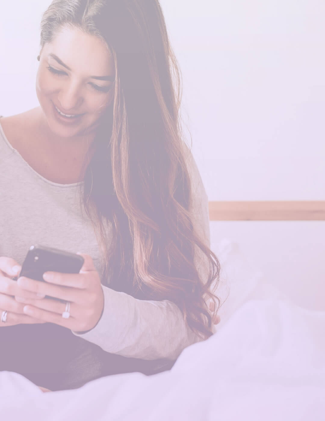 woman doign a digital detox challenge on her phone