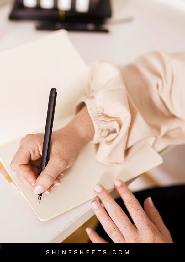 woman ready to write the first word in her journal for therapy