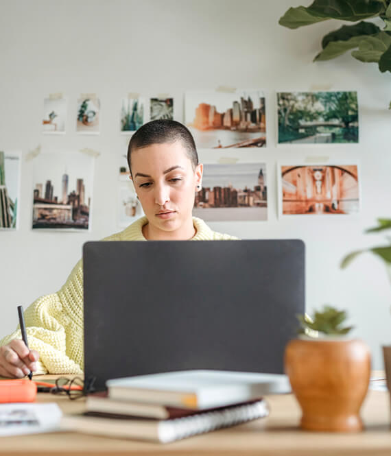 unhappy woman at her job, doesn't know what to do when you hate your job