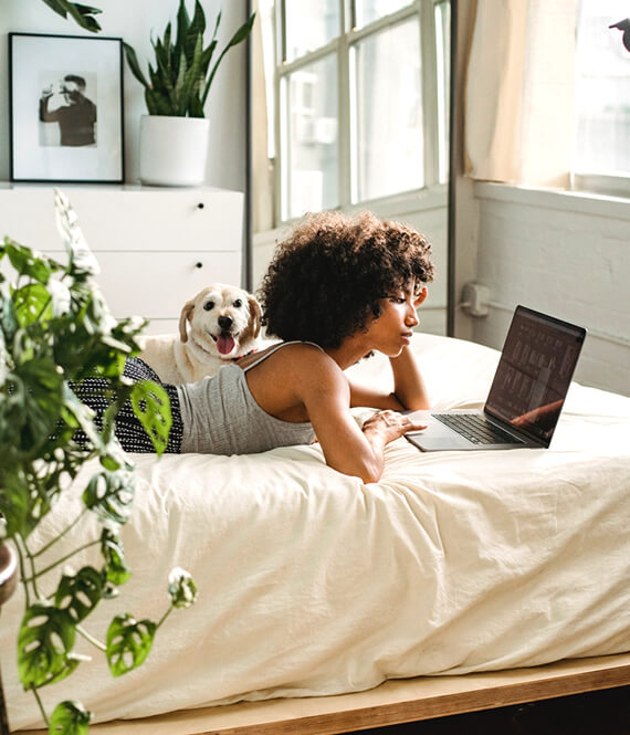 being lazy on the sofa browsing internet, how to stop being lazy