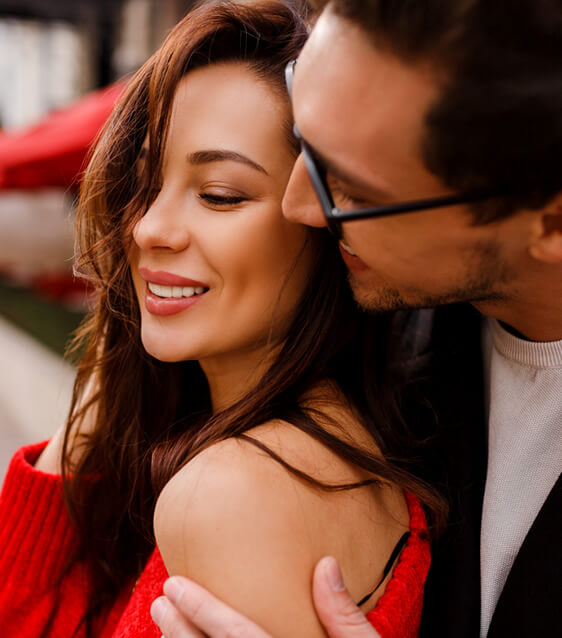 two people portraying showing affection as one of the healthy relationship rules