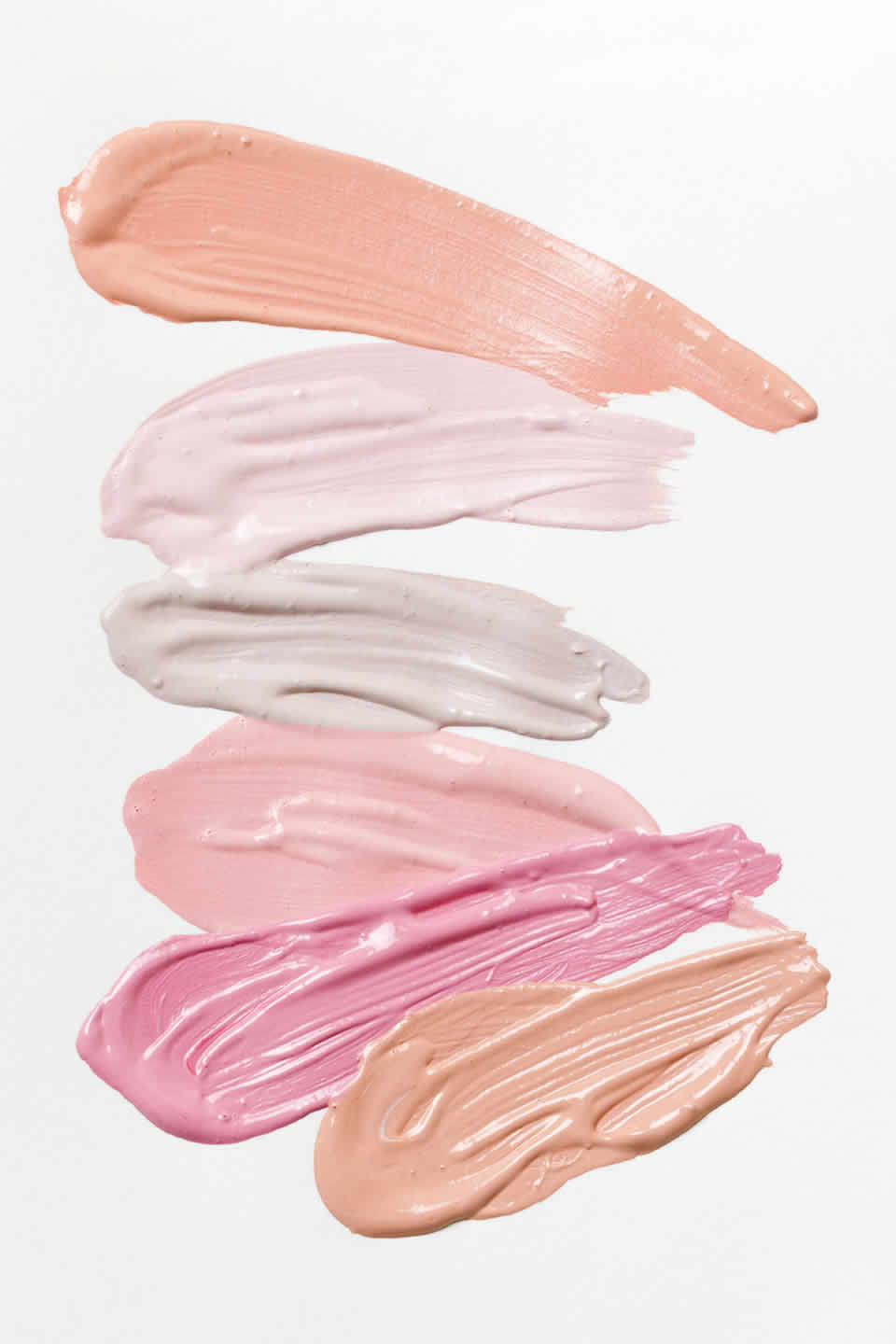 Mixed colored cream eyeshadows as one of the vaseline uses for makeup