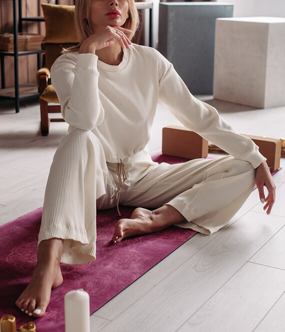 minimalistic home clothes style