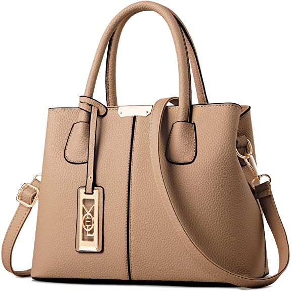 A nude-colored handbag as an idea on how to be pretty with any outfit
