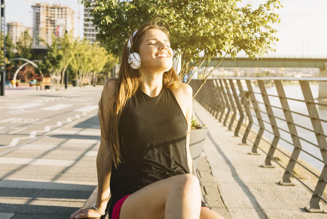 woman getting vitamin d from sun to lose weight without exercise