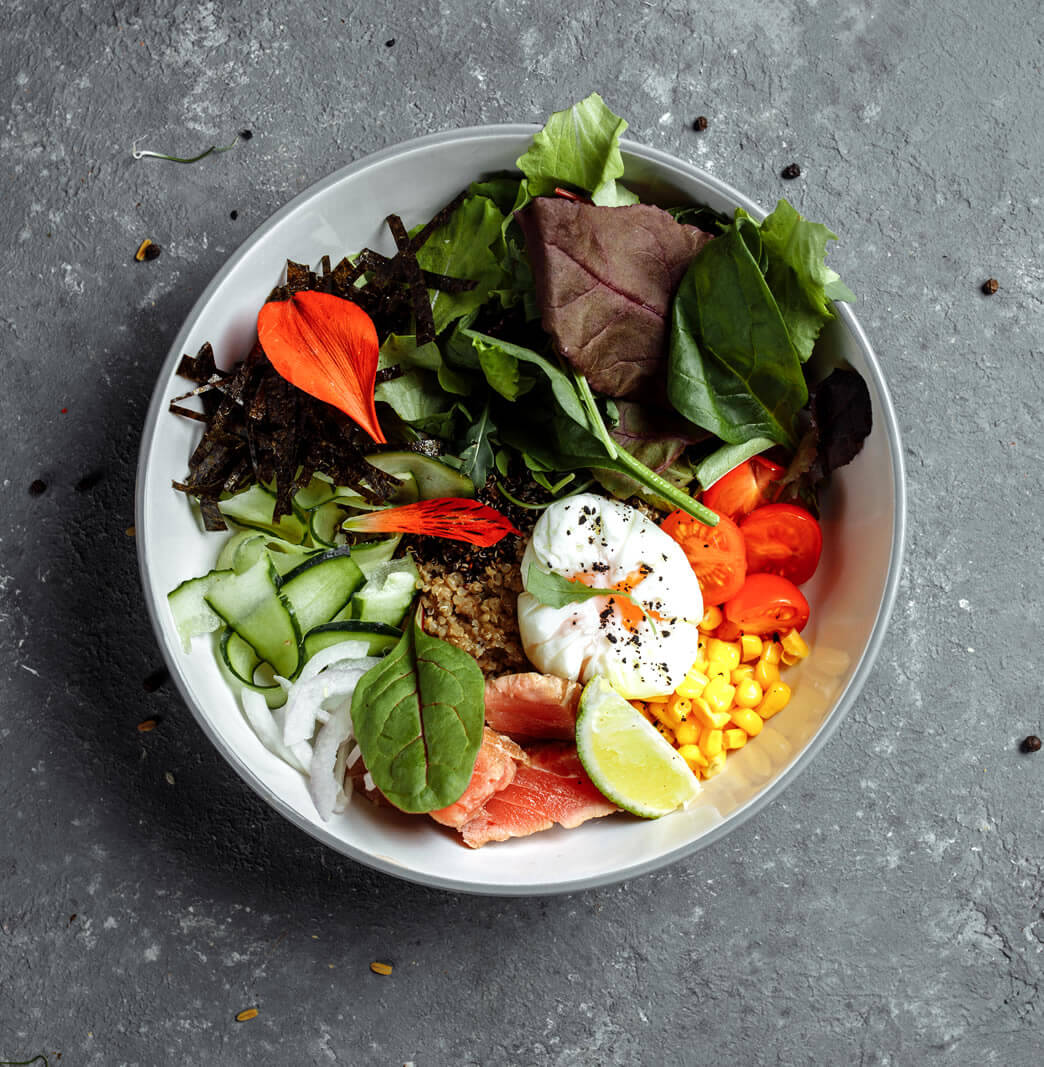 healthy meal in a small plate to lose weight without exercise