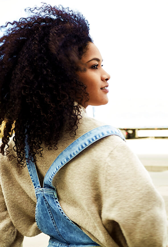 beautiful black woman looking at the horizont with an optimistic look