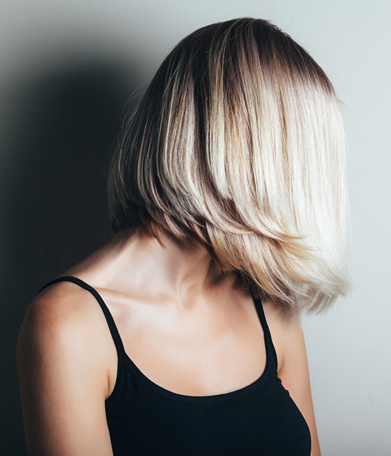 BLONDE WOMAN WITH HEALTHY HAIR