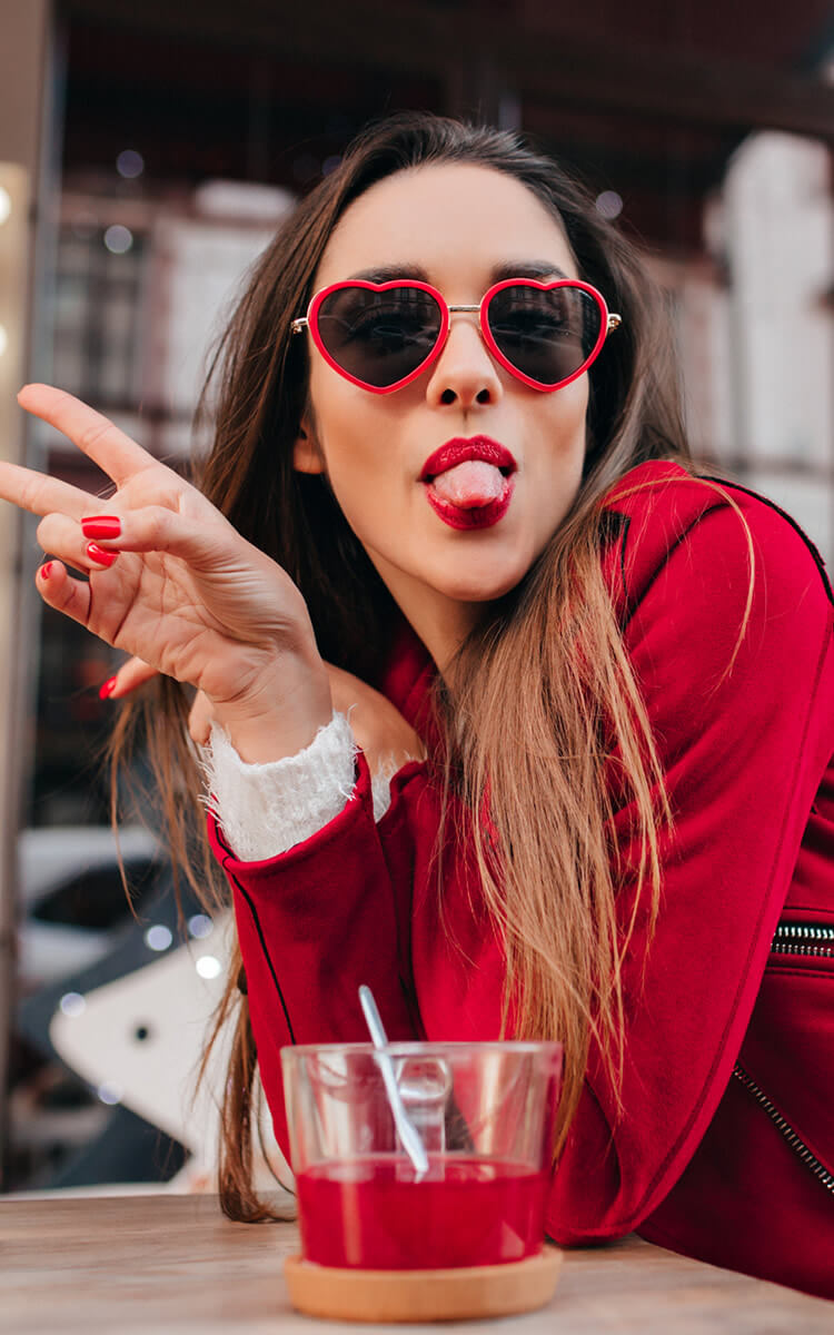 relaxed and social woman with type b personality type