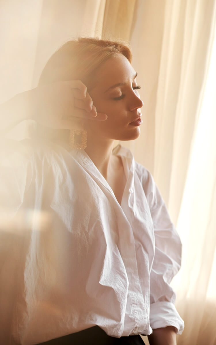feminine vulnerability as one of the ideas for how to make him obsessed with you (creative photography)