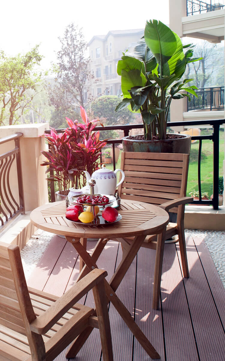 flexible dining area on the balcony