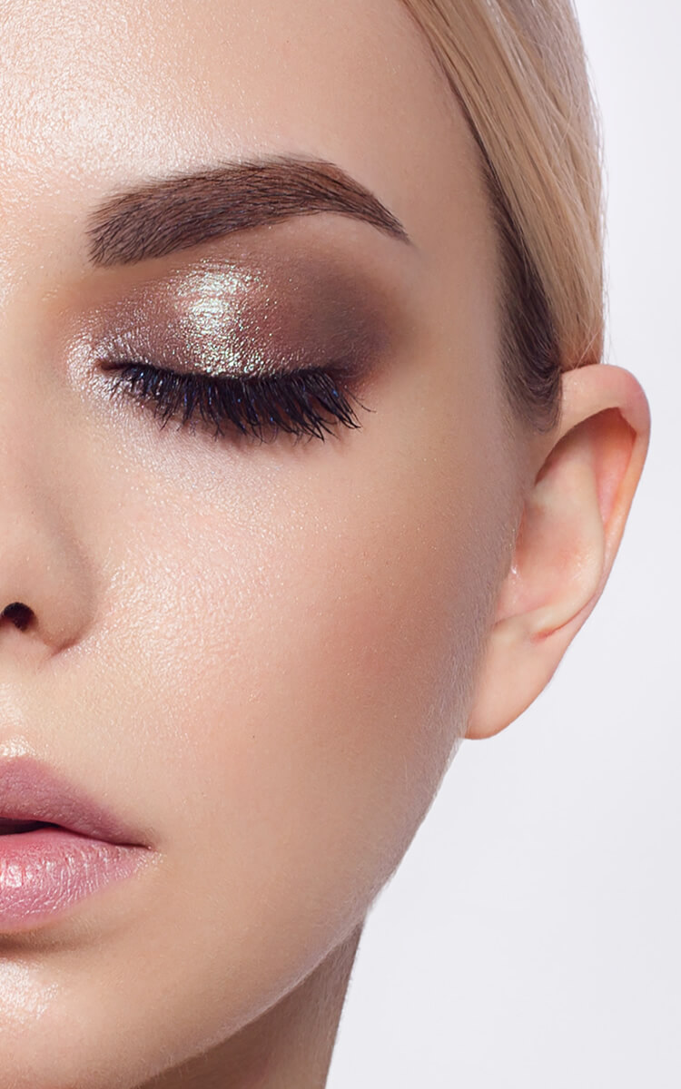 woman with full voluminous lashes