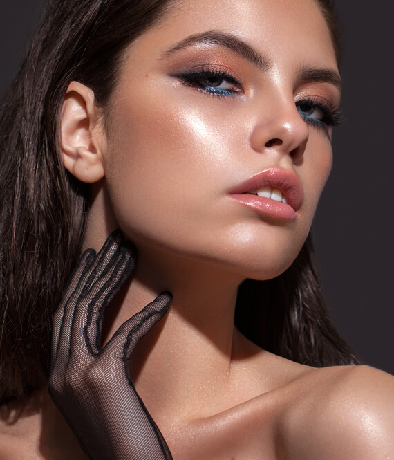 woman with gorgeous eyelashes