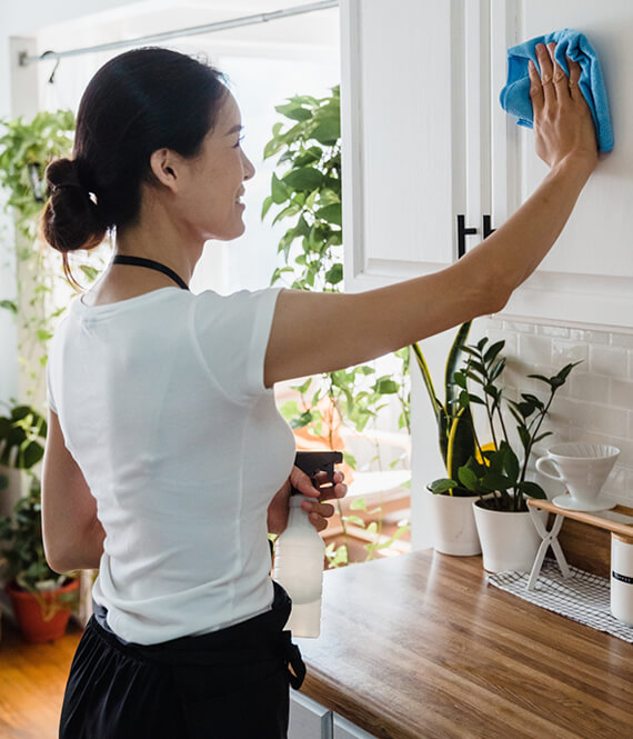 a cleaning expert shows how to be less messy at home
