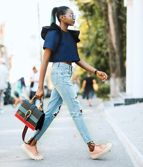 confident stylish woman street style example