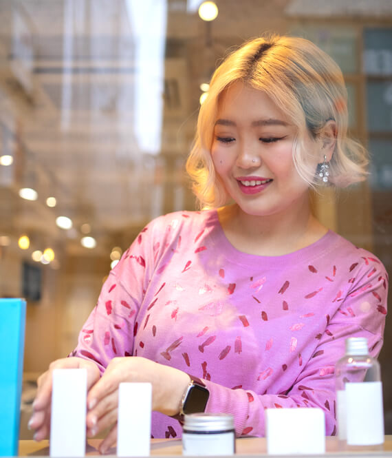 entrepreneur women sharing advice on opening your salon tips