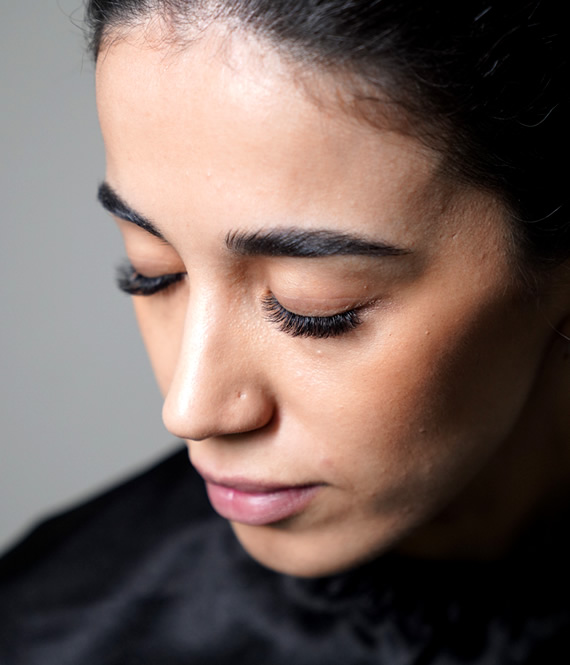 woman wearing eyelash extensions