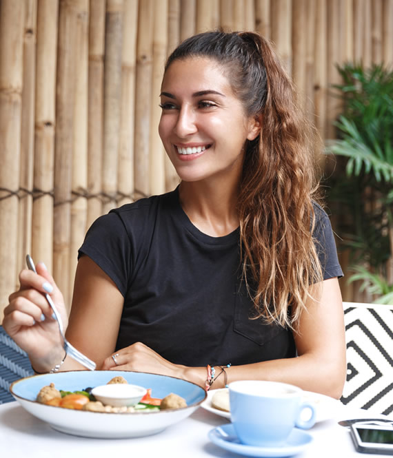 woman eating in one of the best diabetes-friendly restaurants in new york