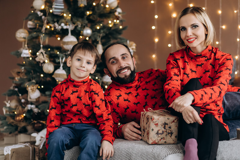 family christmas card example of matching clothes
