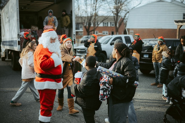 family volunteering at christmas gift giving