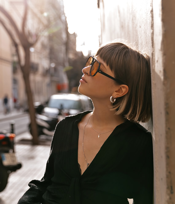 woman wondering how to stay hopeful in difficult times