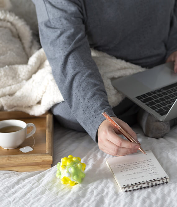 person who has trouble focusing uses journaling as helpful tool