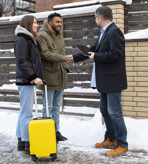 tourists meeting their airbnb host