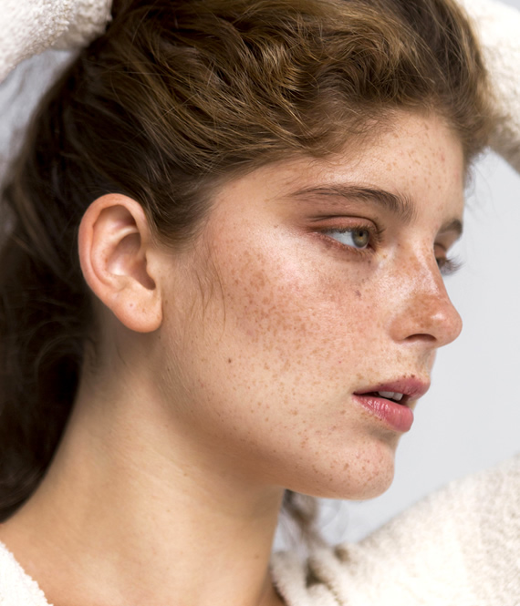 gorgeous glowy no makeup look