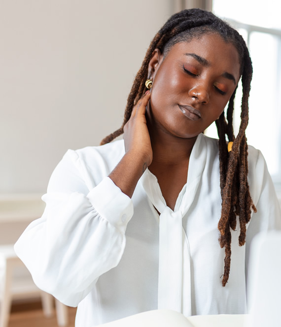 woman experiencing neck pain in early pregnancy