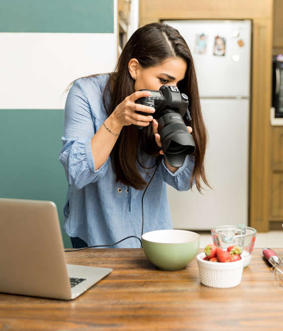 wellness influencer taking pictures