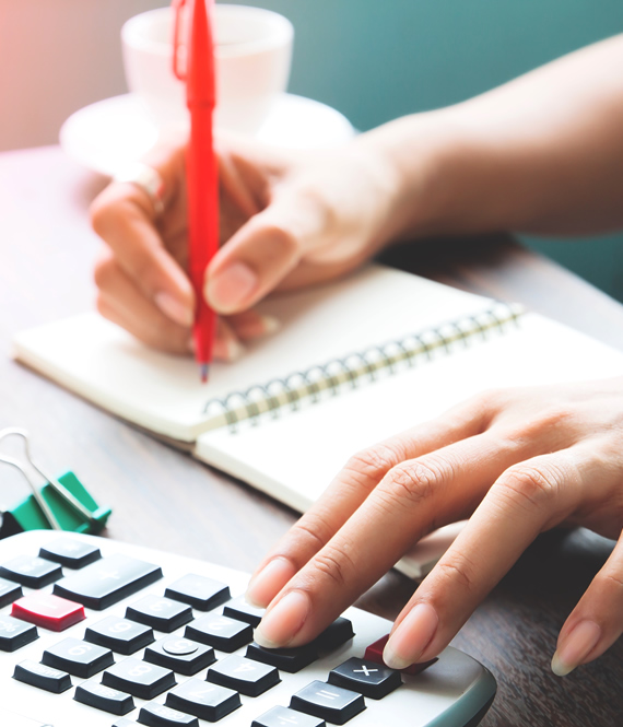college student learning financial literacy for college students