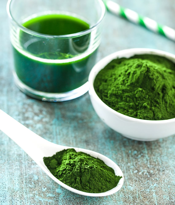 supergreens powder on the table