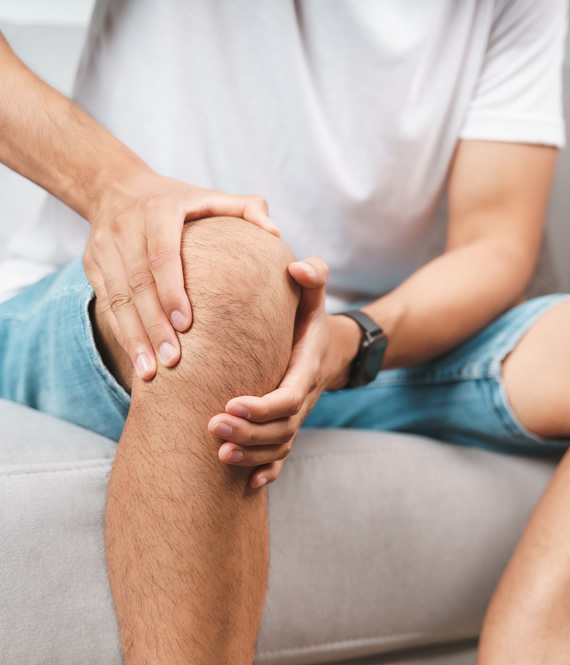 man suffering from knee pain