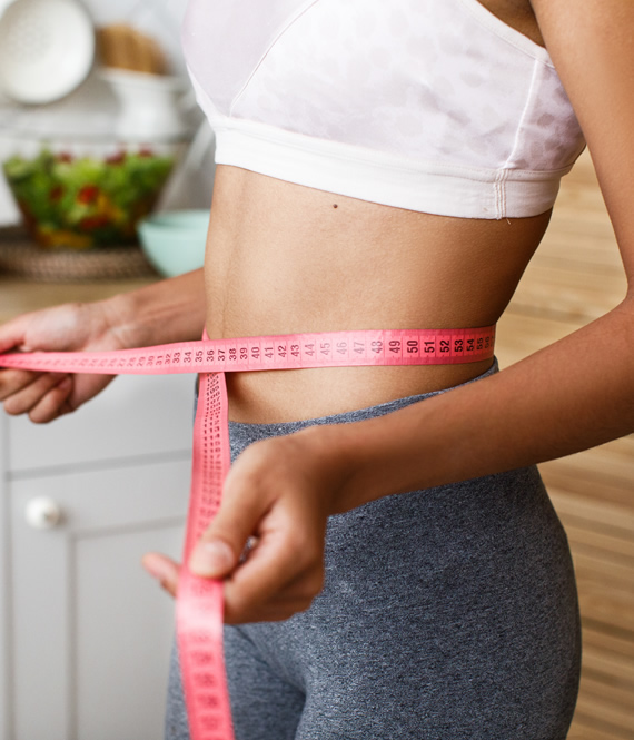 person measures waist size