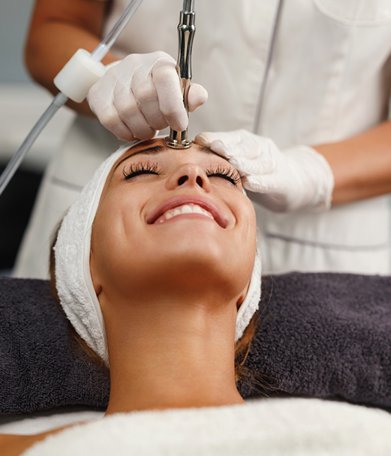 woman receives a hydrodermabrasion treatment