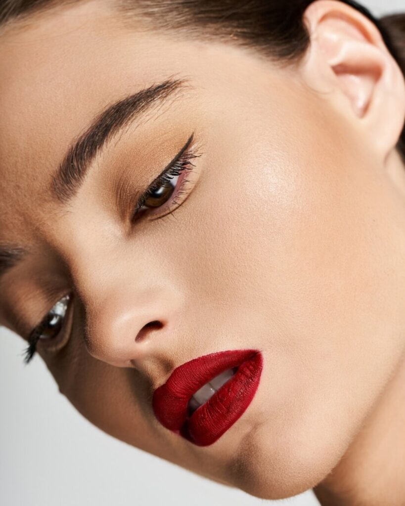 Simple eyeliner line