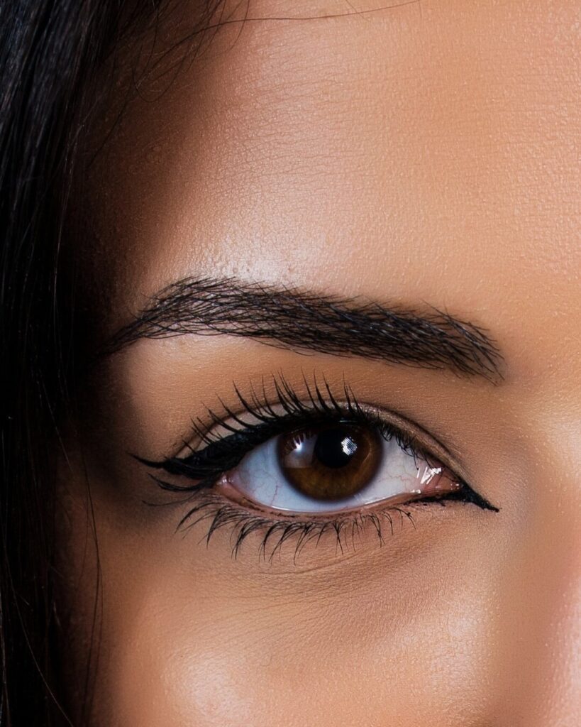 Cat eye eyeliner style