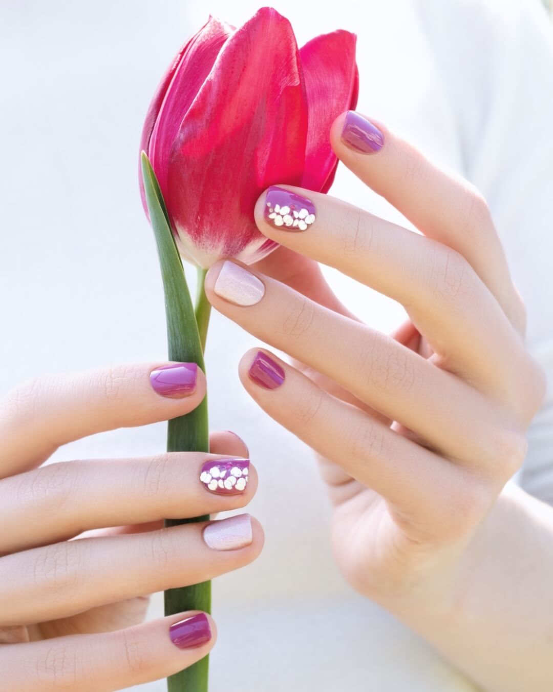Tulip-inspired spring manicure