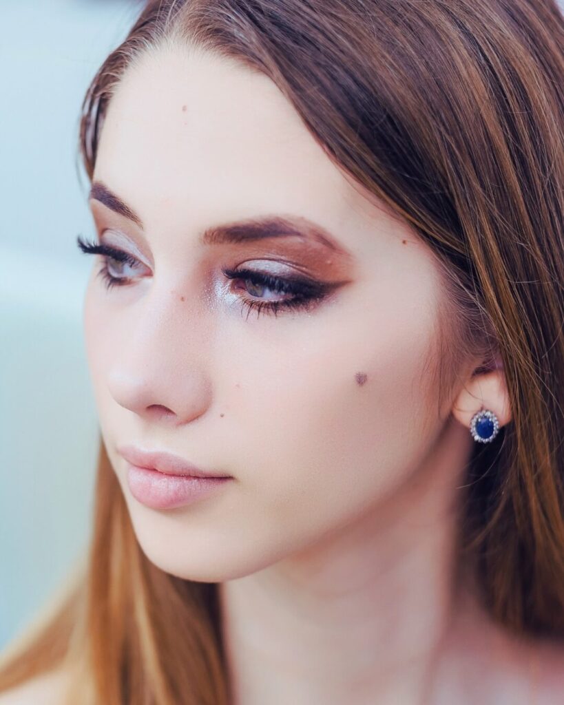 Eyeliner drawn with eyeshadows