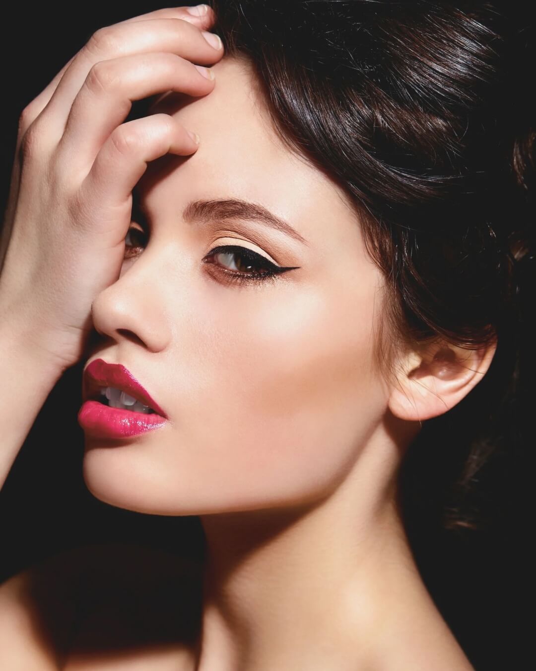 Makeup with perfect liquid eyeliner application